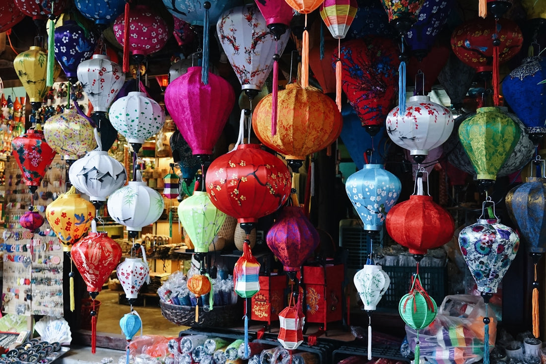 red and gold chinese lanterns
