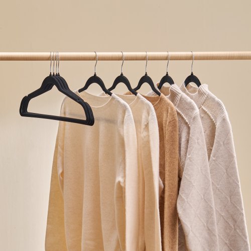 Hangers 11lbs LoadBearing 50 Pack Black Velvet Hangers with 360 Degree