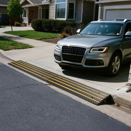 Car Driveway Rubber Curb Ramp 33069 Lbs Load Capacity 2.6 Inch Rise Curbside